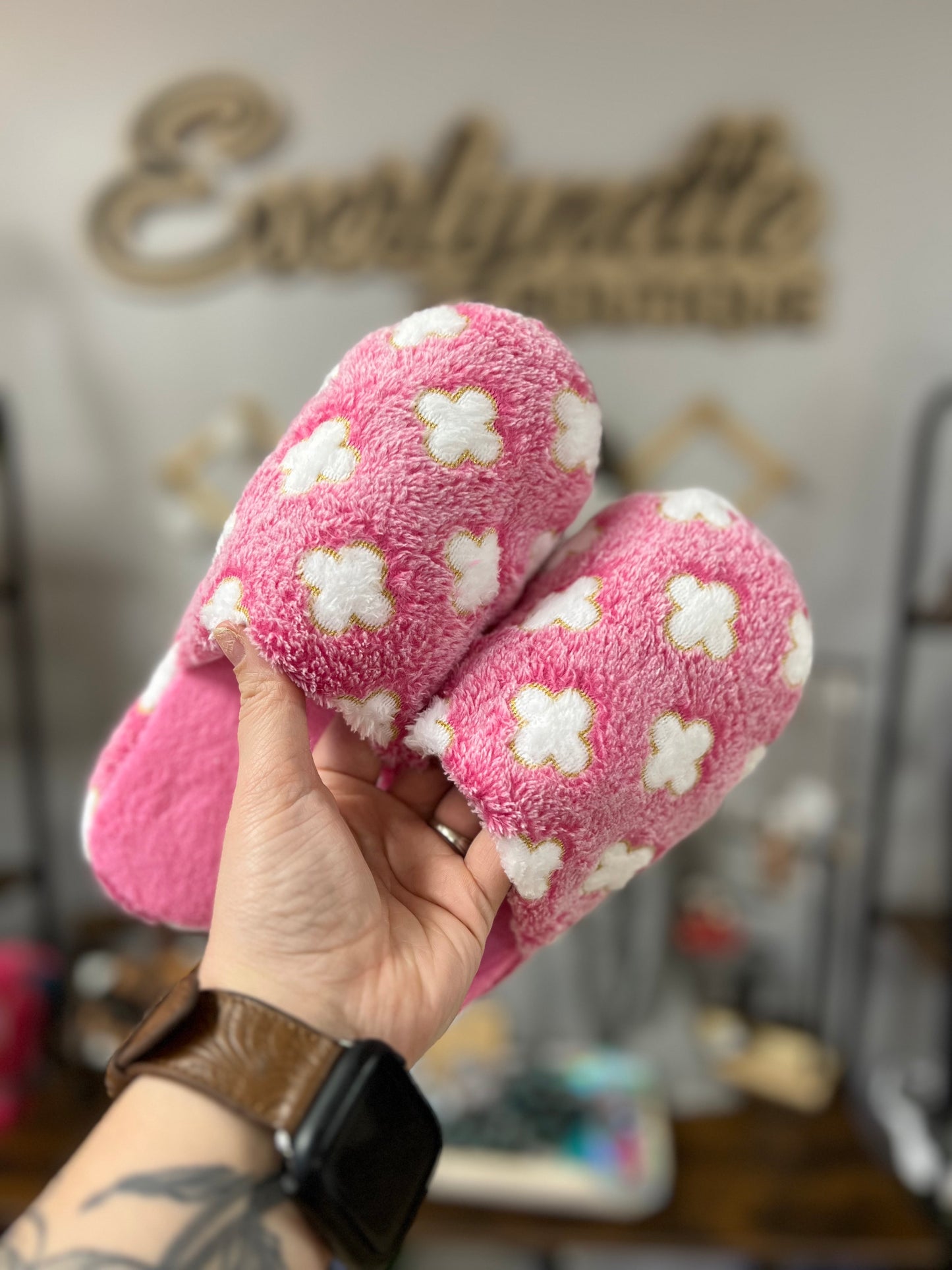 Clover slippers